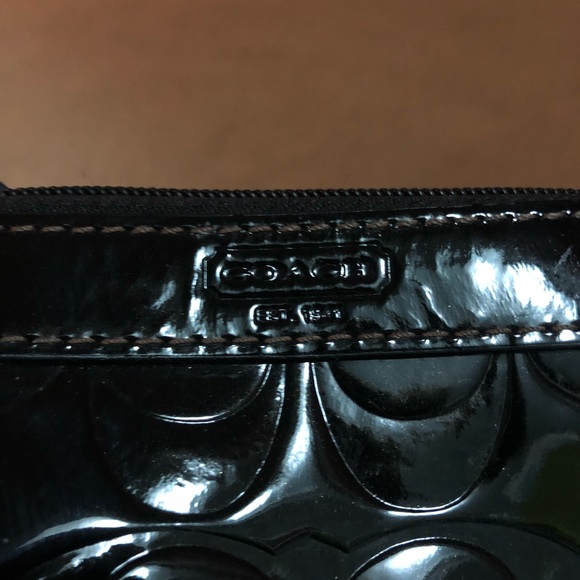 ⭐️Authentic Coach Wristlet⭐️ - Picture 3 of 4
